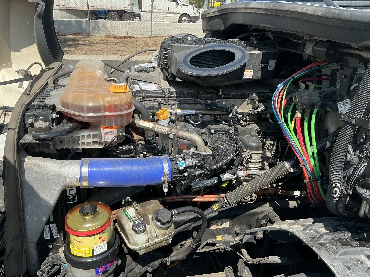 Used 2023 Freightliner Cascadia - photo 23