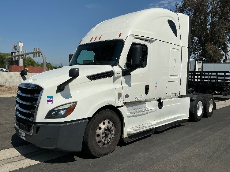 Used 2023 Freightliner Cascadia - photo 5