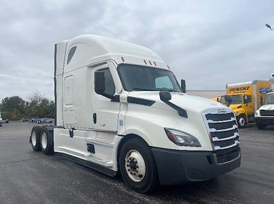 Used 2022 Freightliner Cascadia Detroit DD15AT Semi Truck with Sleeper Cab for sale #312661 - photo 1