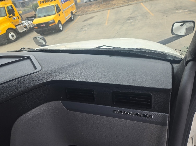 Used 2022 Freightliner Cascadia - photo 16