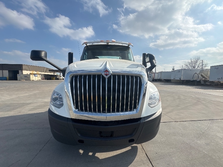 Used 2018 International LT - photo 2
