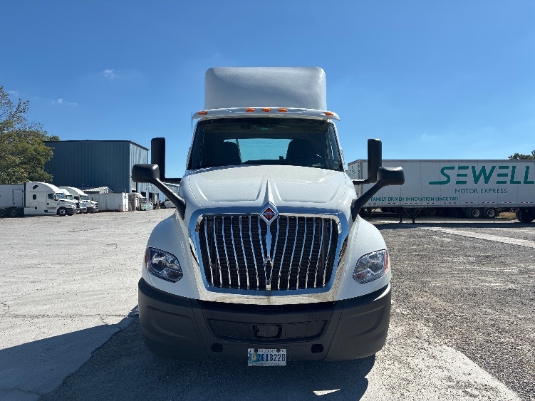 Used 2018 International LT - photo 2