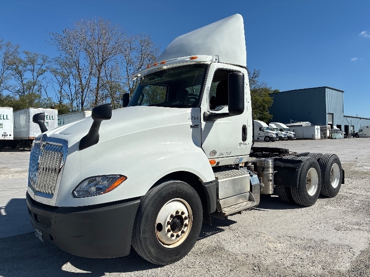 Used 2018 International LT - photo 5