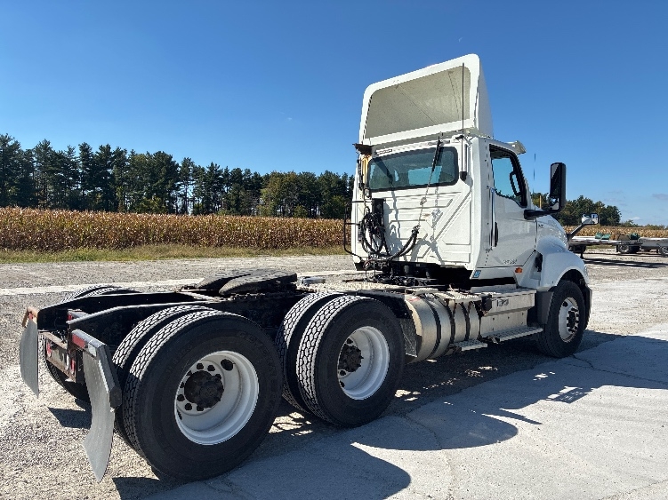 Used 2018 International LT - photo 9