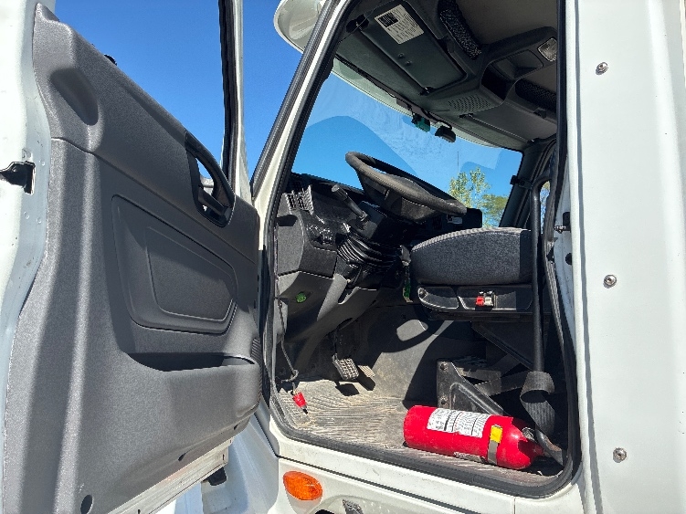 Used 2018 International LT - photo 11