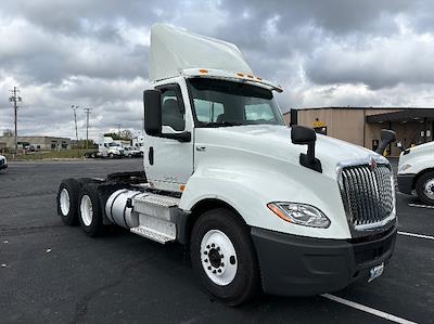 Used 2018 International LT - photo 1