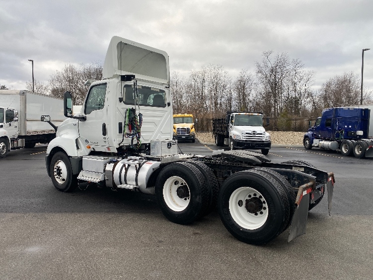 Used 2018 International LT - photo 7