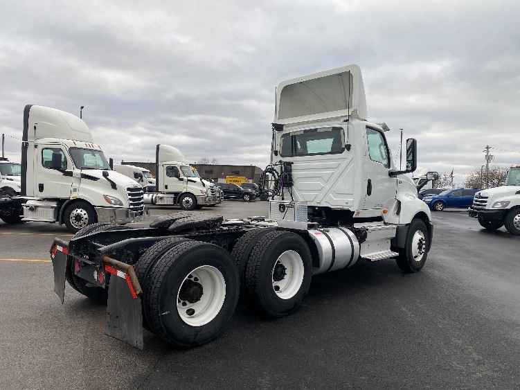 Used 2018 International LT - photo 9