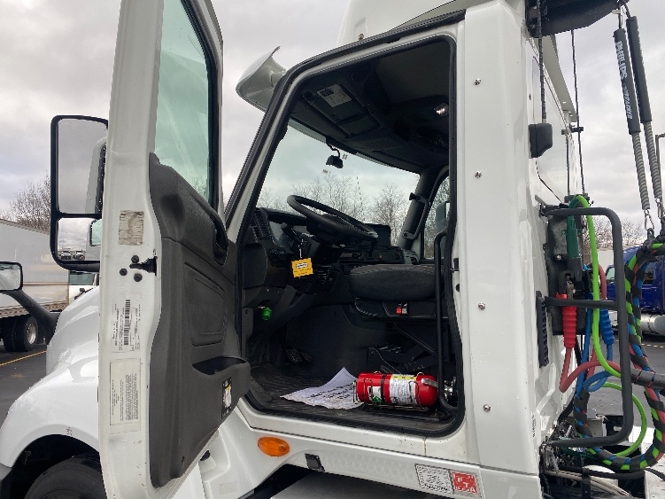 Used 2018 International LT - photo 11