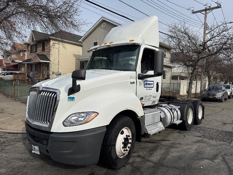 Used 2018 International LT - photo 5