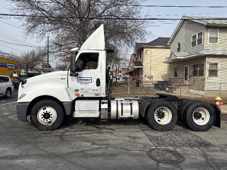 Used 2018 International LT - photo 6