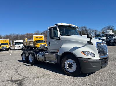 Used 2018 International LT - photo 1