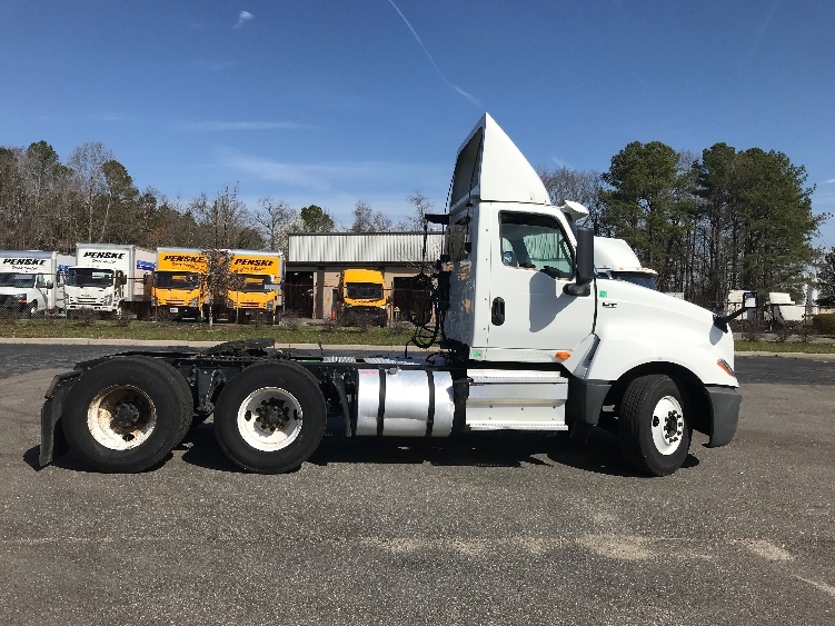 Used 2018 International LT - photo 10