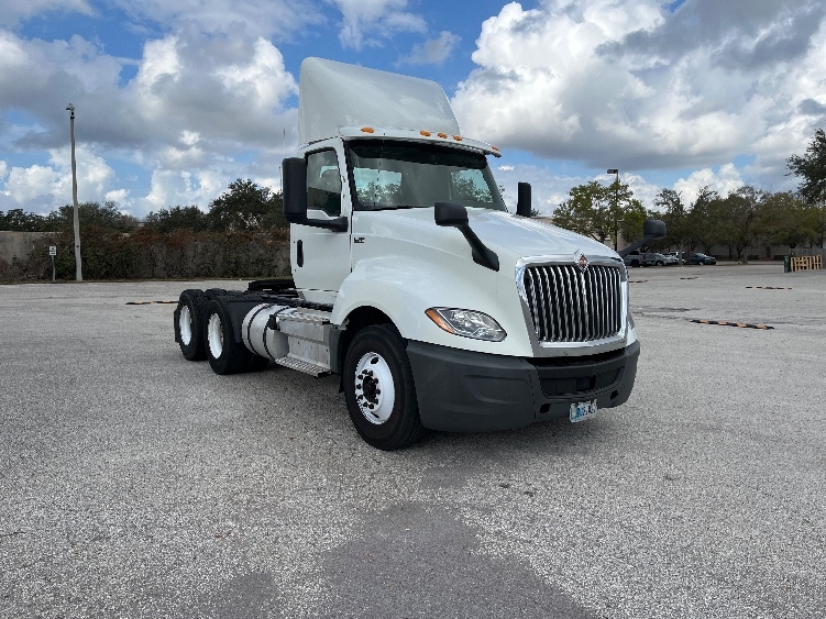 Used 2018 International LT - photo 1