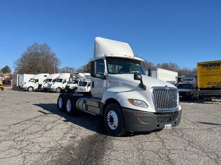 Used 2018 International LT - photo 1
