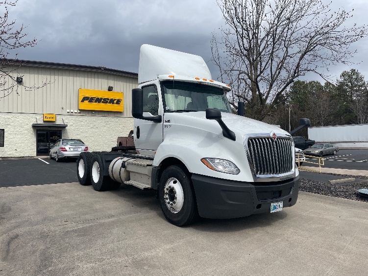 Used 2018 International LT - photo 1