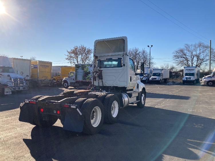 Used 2018 International LT - photo 7