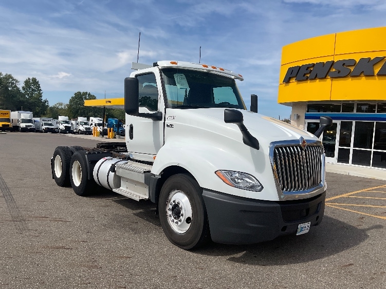 Used 2018 International LT - photo 1