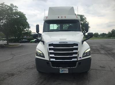 Used 2018 Freightliner Cascadia - photo 1