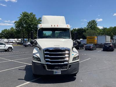 Used 2018 Freightliner Cascadia Detroit DD13 Semi Truck for sale #315778 - photo 2