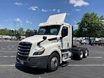 Used 2018 Freightliner Cascadia Detroit DD13 Semi Truck for sale #315778 - photo 3