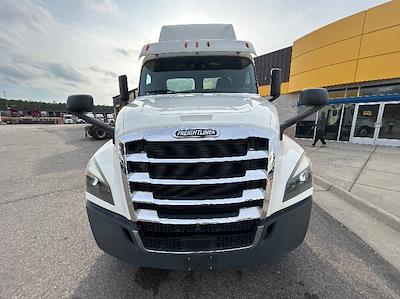 Used 2018 Freightliner Cascadia Detroit DD13 Semi Truck for sale #316354 - photo 2
