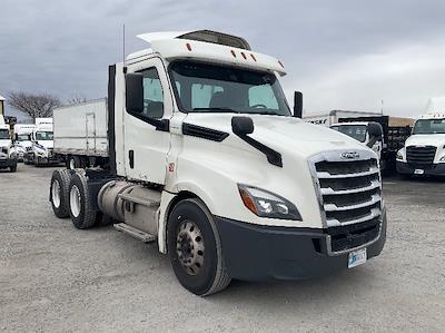 Used 2018 Freightliner Cascadia - photo 1