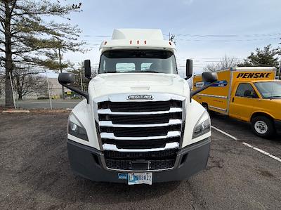Used 2018 Freightliner Cascadia - photo 1