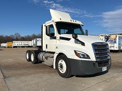 Used 2018 Freightliner Cascadia - photo 1
