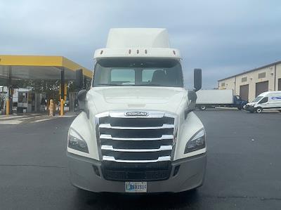 Used 2018 Freightliner Cascadia Detroit DD13 Semi Truck for sale #316583 - photo 2