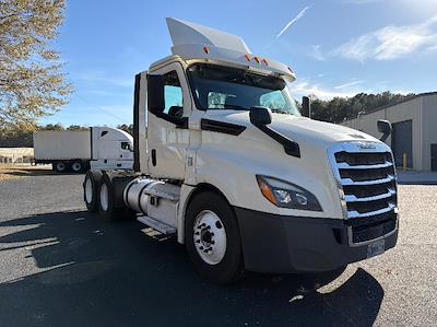 Used 2018 Freightliner Cascadia Detroit DD13 Semi Truck for sale #316585 - photo 1
