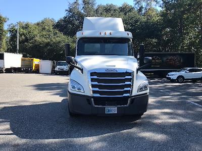 Used 2018 Freightliner Cascadia - photo 1