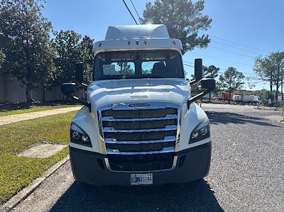 Used 2018 Freightliner Cascadia Detroit DD13 Semi Truck for sale #316806 - photo 2