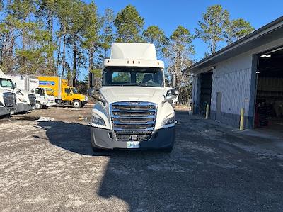 Used 2018 Freightliner Cascadia - photo 1