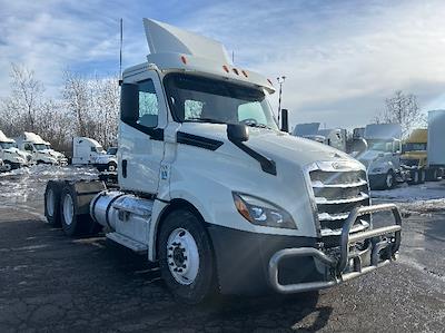 Used 2018 Freightliner Cascadia Detroit DD13 Semi Truck for sale #316860 - photo 1