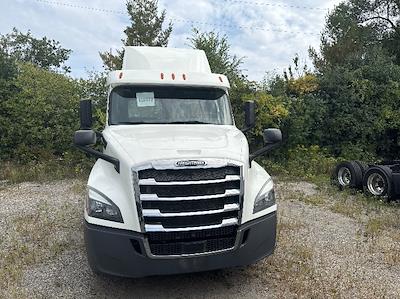 Used 2018 Freightliner Cascadia Detroit DD13 Semi Truck for sale #316872 - photo 2
