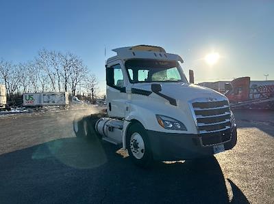 Used 2018 Freightliner Cascadia - photo 1