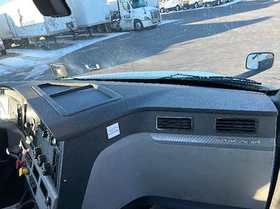 Used 2018 Freightliner Cascadia - photo 1