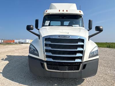 Used 2018 Freightliner Cascadia Detroit DD13 Semi Truck for sale #316962 - photo 2