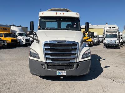 Used 2018 Freightliner Cascadia - photo 1