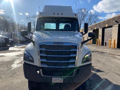 Used 2018 Freightliner Cascadia - photo 1