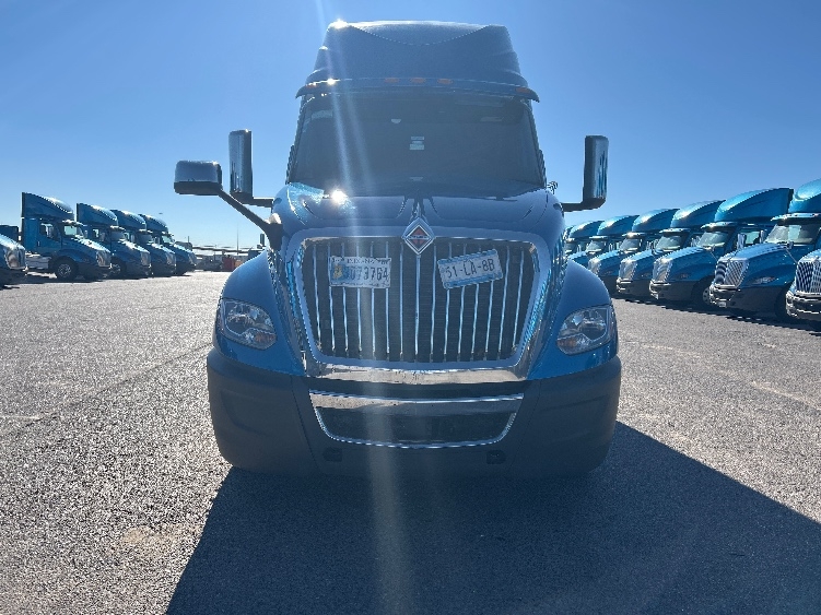 Used 2021 International LT - photo 2