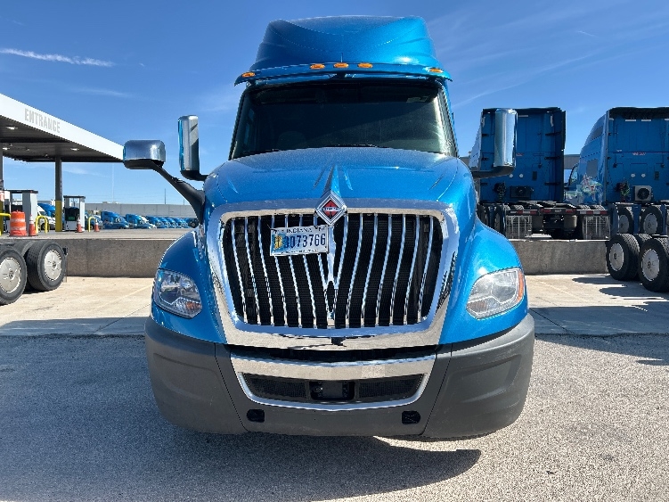 Used 2021 International LT - photo 2