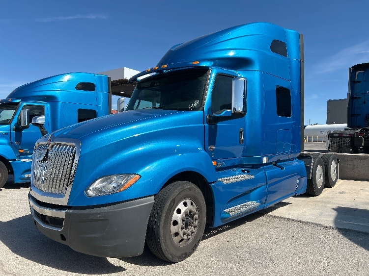 Used 2021 International LT - photo 5