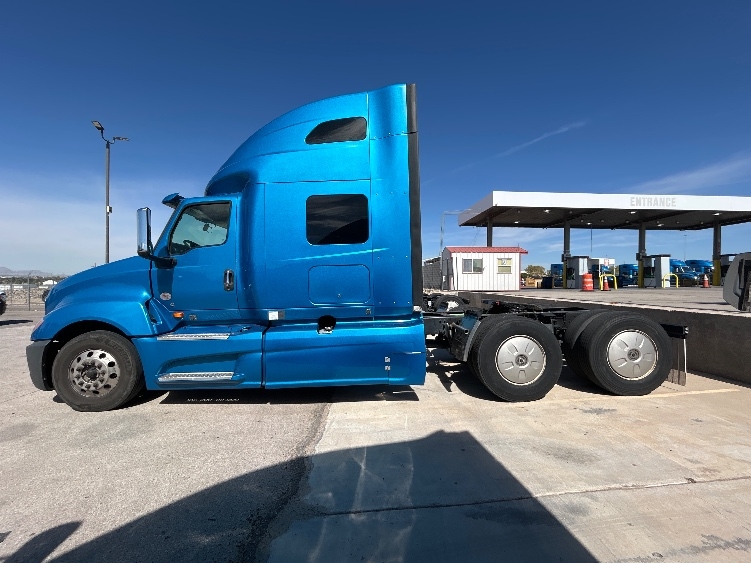 Used 2021 International LT - photo 6