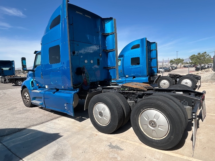 Used 2021 International LT - photo 7