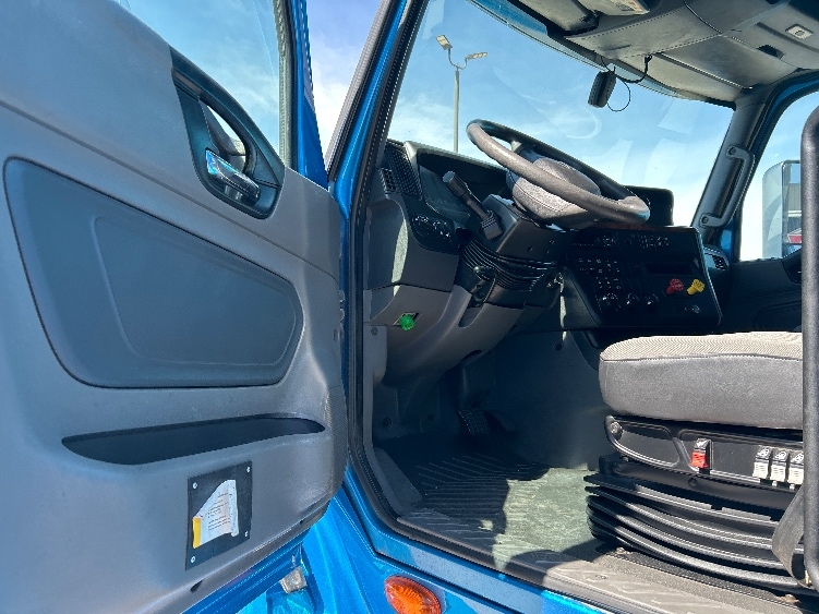 Used 2021 International LT - photo 11