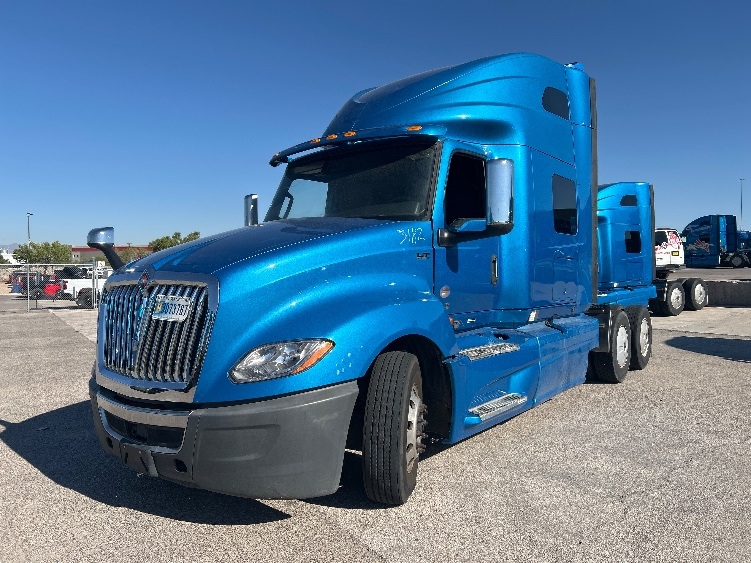 Used 2021 International LT - photo 5