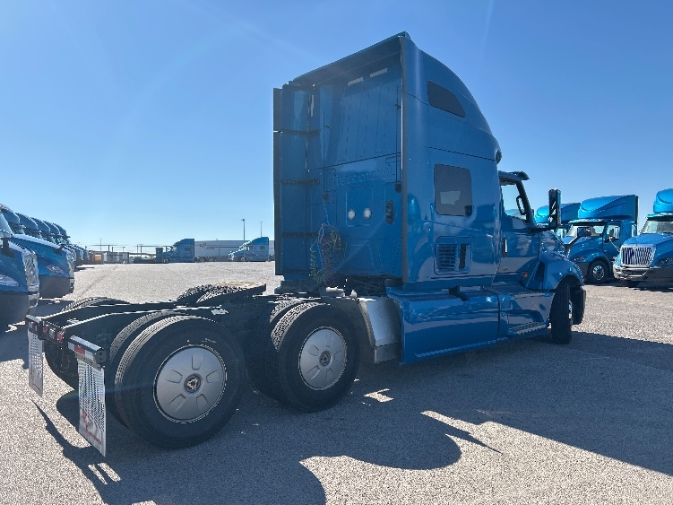 Used 2021 International LT - photo 9