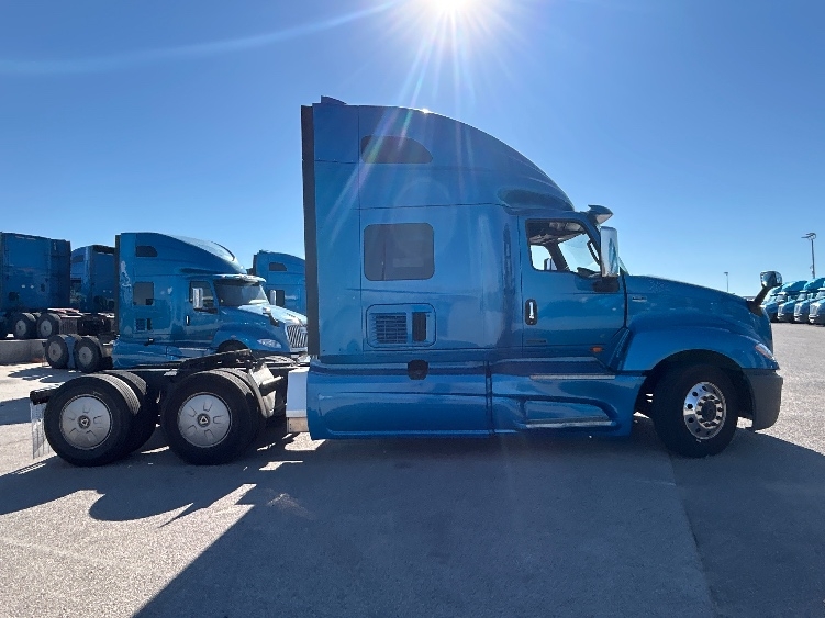 Used 2021 International LT - photo 10